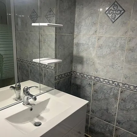 T2 Climatise A 2 Min Du Mole Avec Balcon Et Piscine Apartment *