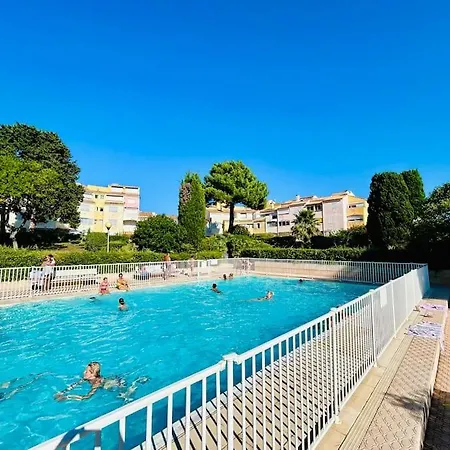 T2 Climatise A 2 Min Du Mole Avec Balcon Et Piscine Apartment