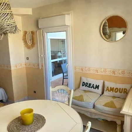 T2 Climatise A 2 Min Du Mole Avec Balcon Et Piscine Apartmán